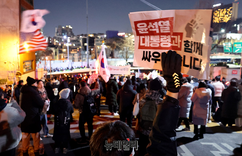 ▲ 이재명당의 공포정치와 상업언론의 독성 거품 과열 제조에도 아랑곳 하지 않는 자유 시민들의 저항운동은 처절하다. ⓒ 정상윤 기자