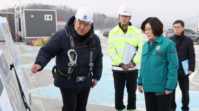 ▲ 김보라 안성시장이 안성-구리 고속도로 구간을 점검하고 있다. ⓒ안성시 제공