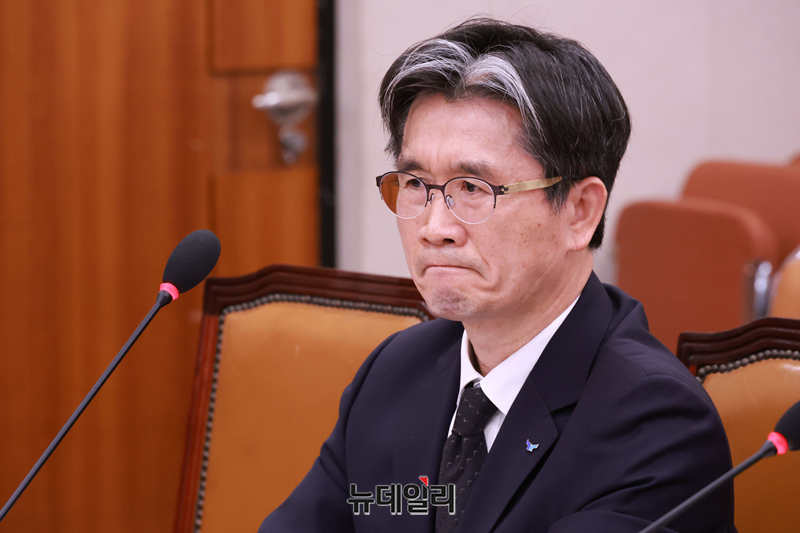 ▲ 오동운 고위공직자범죄수사처장이 7일 오후 국회에서 열린 법제사법위원회 전체회의에 출석해 굳은 얼굴로 앉아 있다. ⓒ이종현 기자