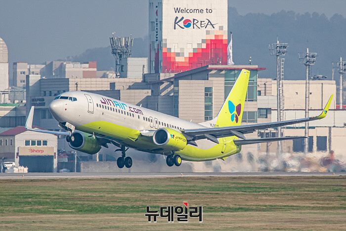 진에어, 기체 이상으로 결항… 제주항공 사고기와 동일 기종