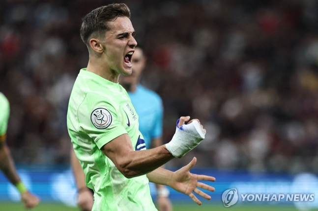 ▲ 골세리머니를 펼치는 바르셀로나의 가비. ⓒAFP=연합뉴스