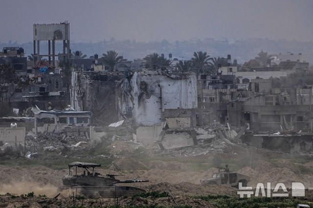▲ 이스라엘군이 가자지구에서 작전을 수행하고 있다. 241211 AP/뉴시스. ⓒ뉴시스