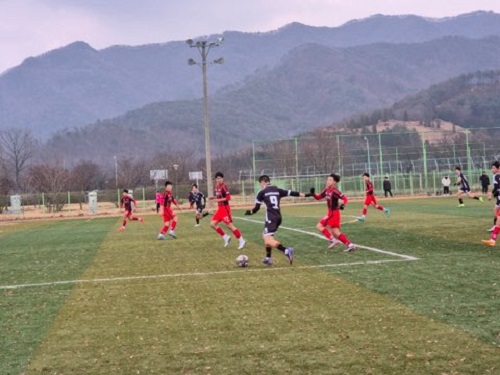 ▲ 전국의 유소년 축구팀 10곳이 완주군을 찾아 동계 전지훈련에 구슬땀을 흘리고 있다.ⓒ완주군