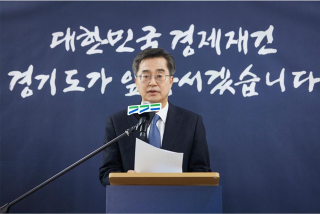 ▲ 김동연 경기도지사가 13일 수원시 인계동의 한 식당에서 2025년 신년 기자간담회를 열고 인사말을 하고 있다. ⓒ경기도 제공