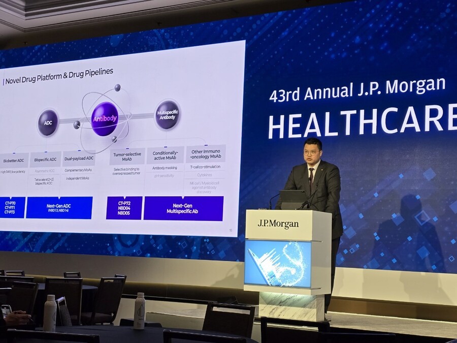 ▲ 서진석 셀트리온 경영사업부 총괄 대표이사가 14일(현지시간) 미국 샌프란시스코에서 개최된 '2025 JP모건 헬스케어 콘퍼런스'의 메인트랙에서 발표를 진행하고 있다. ⓒ셀트리온