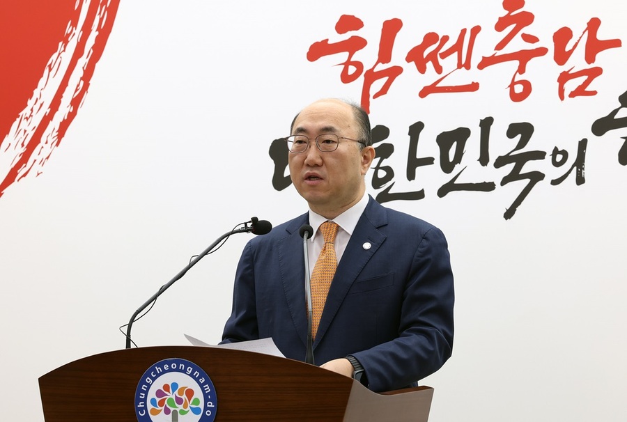 ▲ 김기영 충남도 행정부지사가 16일 오전 도청 프레스센터에서 지천댐 정비사업 지원금 대폭 확대와 관련해 기자회견을 하고 있다.ⓒ충남도