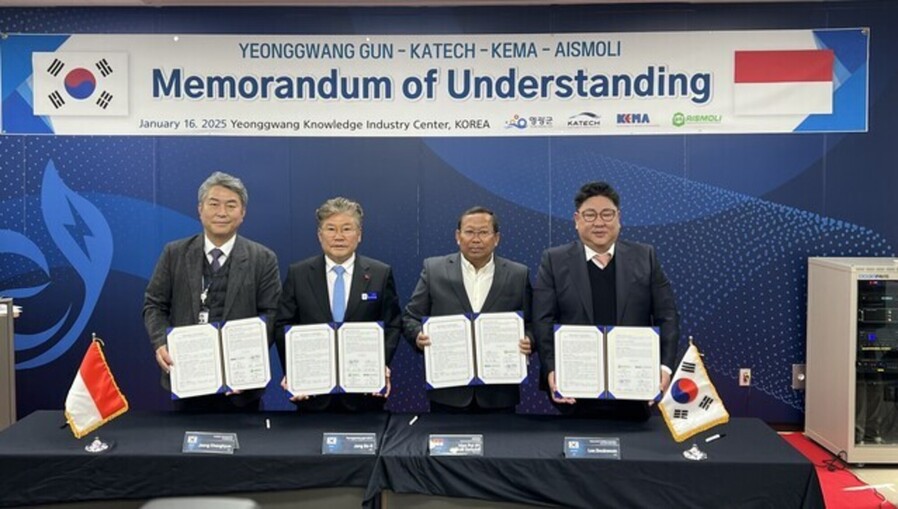 ▲ 16일 영광 대마전기차산업단지를 찾은 인도네시아 정부 대표단은 영광군, 한국자동차연구원, (사)한국스마트이모빌리티협회와 업무협약을 체결했다.ⓒ전라남도