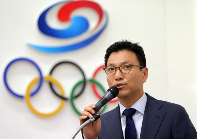 ▲ 2014년 당시 소치 동계올림픽 선수단장을 맡았던 김재열 국제빙상경기연맹 회장이 취재진의 질문에 답하고 있다. ⓒ연합뉴스