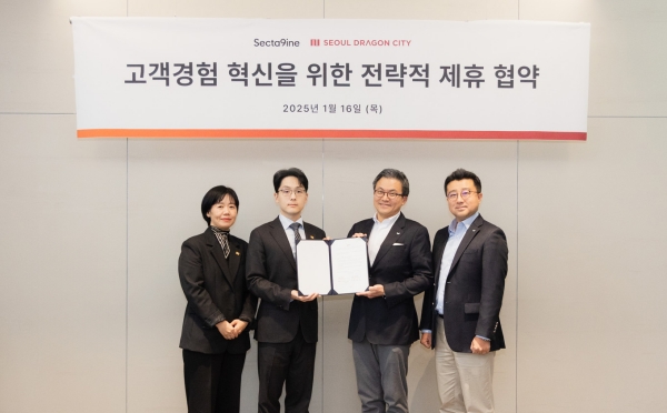 ▲ 서울드래곤시티 승우용 이사(왼쪽 두번째)와 섹타나인 김대일 대표(오른쪽 두번째)를 비롯한 양사 관계자들이 MOU를 체결하고 기념 사진을 촬영하고 있다.ⓒSPC그룹