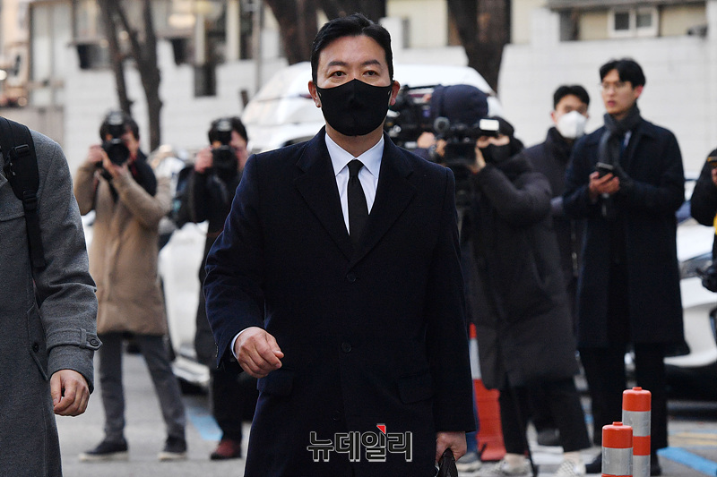 ▲ 김성훈 경호처 차장이 17일 서울 서대문구 국가수사본부에 특수공무집행 방해와 직권남용 혐의 피의자 신분으로 출석하고 있다. ⓒ서성진 기자