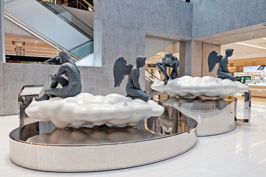 ▲ 더현대 대구 1층 더스퀘어에 5월 31일까지 전시하는 세계적인 예술가 듀오 '루시+호르헤 오르타'의 대표작 '구름의 메테오로스Ⅱ' 전경 사진.ⓒ현대백화점