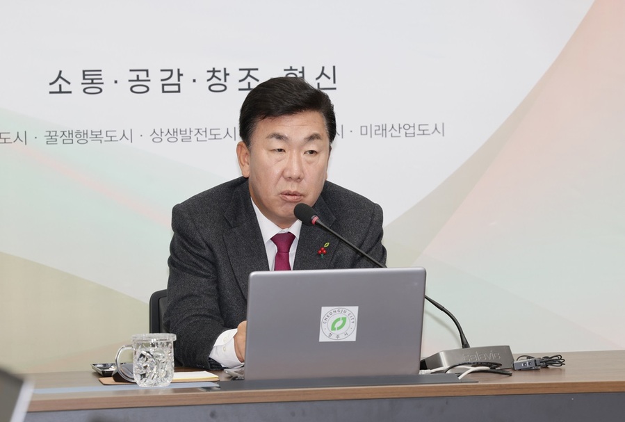 ▲ 이범석 충북 청주시장은 20일 주간업무보고에서  “설 명절과 연휴기간에 청소, 교통, 응급의료체계 등에서 시민 불편이 발생하지 않도록 명절 종합대책을 빈틈없이 추진하라”고 지시했다. ⓒ청주시