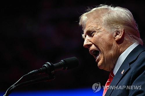 ▲ 도널드 트럼프 미국 대통령 당선인이 취임 하루 전인 19일(현지시간) 워싱턴DC '캐피털 원 아레나'에서 열린 승리 축하 집회에서 발언하고 있다. ⓒ연합뉴스