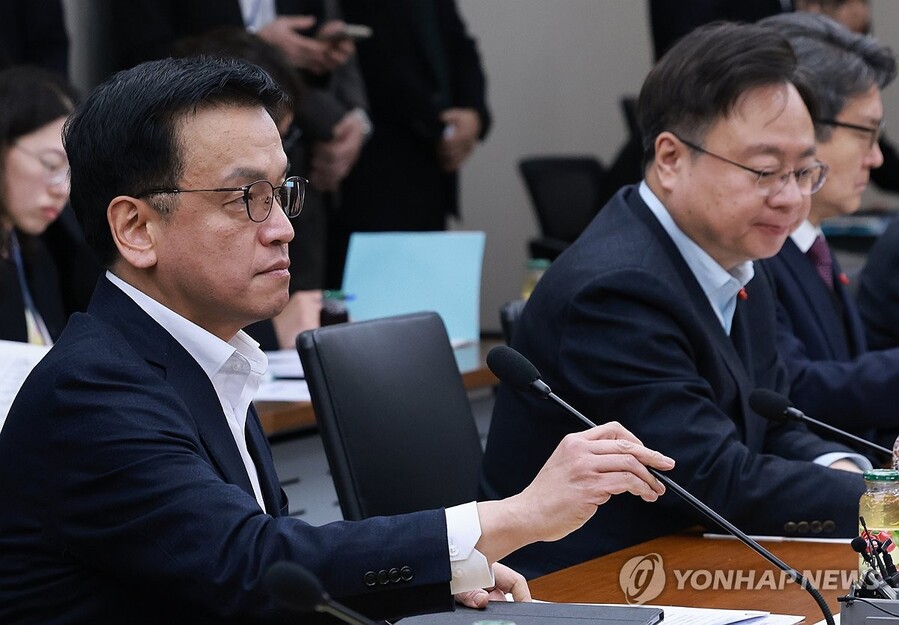 ▲ 최상목 대통령 권한대행 부총리 겸 기획재정부 장관이 20일 정부세종청사에서 열린 '민생정책 신속집행 점검회의'에 참석해 발언을 준비하고 있다. ⓒ연합뉴스