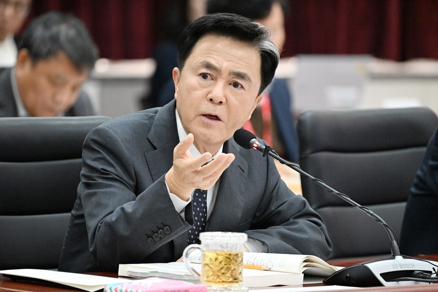 ▲ 김태흠 충남도지사가 20일 오후 도청에서 2025년 주요업무계획보고회에서 발언을 하고 있다.ⓒ충남도