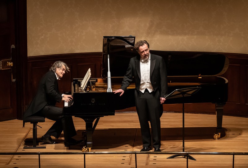 ▲ 바리톤 크리스티안 게르하허의 공연 모습.ⓒClive Barda