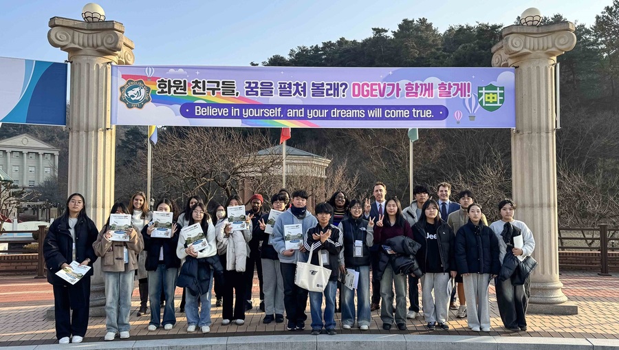 ▲ 설 연휴를 앞둔 21일, 전남 해남 화원중학교 학생들이 대구경북영어마을을 방문해 영어와 가까워지는 특별한 체험을 했다.ⓒ영진전문대