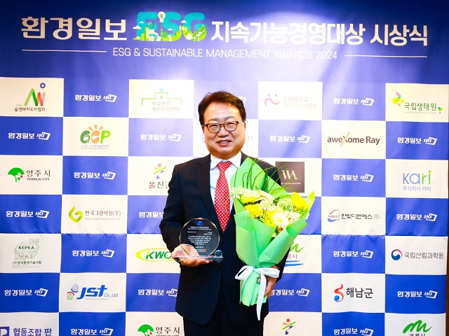 ▲ 울진군은 21일 한국프레스센터에서 열린 ‘2025년 환경일보 ESG 지속가능경영대상’ 시상식에서 지방자치단체 부문 대상을 수상했다.ⓒ울진군