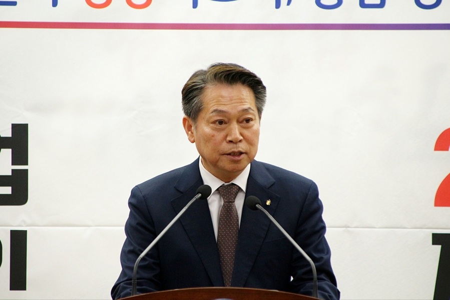 ▲ 조소행 충남신용보증재단 이사장이 22일 충남도청에서 기자회견을 하고 있다.ⓒ충남신용보증재단