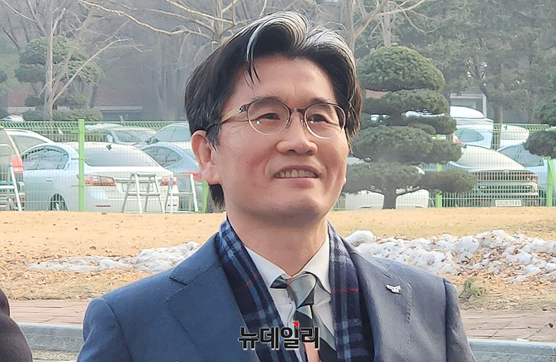 ▲ 오동운 고위공직자범죄수사처장이 22일 오전 정부과천종합청사 내 공수처 청사로 출근하면서 취재진의 질문에 답하고 있다. ⓒ서성진 기자