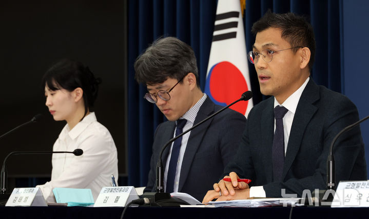 ▲ 김철 행정안전부 균형발전진흥과장이 지난 21일 세종시 정부세종청사에서 2024년 고향사랑기부제 운영 결과를 발표하고 있다. ⓒ뉴시스