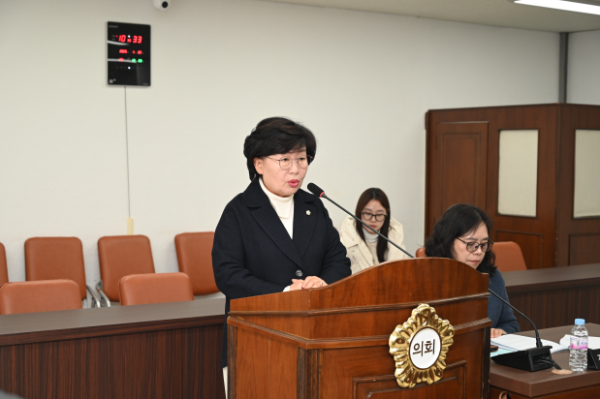 ▲ 김옥향 의원(사회 도시위원회) '대전시 중구 대상포진 예방접종 지원 조례 전부 개정 조례안' 대표발의하고 있다.ⓒ대전 중구의회
