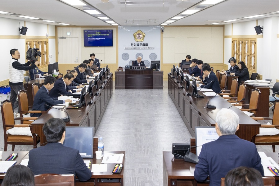 ▲ 경상북도의회 인재평생교육재단 대표이사 후보자 인사청문위원회(위원장 권광택)는 1월 22일 김상동 인재평생교육재단 대표이사 후보자에 대한 인사청문회를 마련했다.ⓒ경북도의회