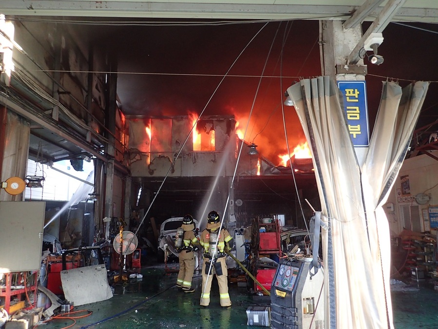 ▲ 지난해 발생한 대전 대덕구 공업사 화재.ⓒ대전소방본부