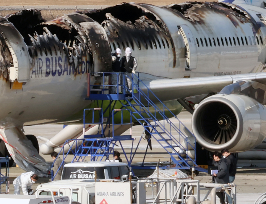 ▲ 에어부산 여객기가 화재 사고로 인해 불에 탄 모습. ⓒ연합뉴스