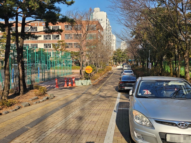 ▲ 수내중학교 주차장. ⓒ성남시 제공