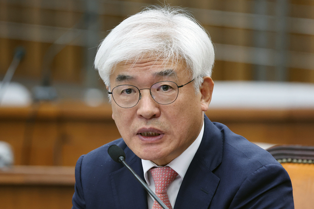 ▲ 23일 오전 서울 여의도 국회에서 열린 헌법재판소 재판관 선출에 관한 인사청문특별위원회의 인사청문회에서 마은혁 후보자가 의원 질의에 답변하고 있다. 2024.12.23.  ⓒ뉴시스