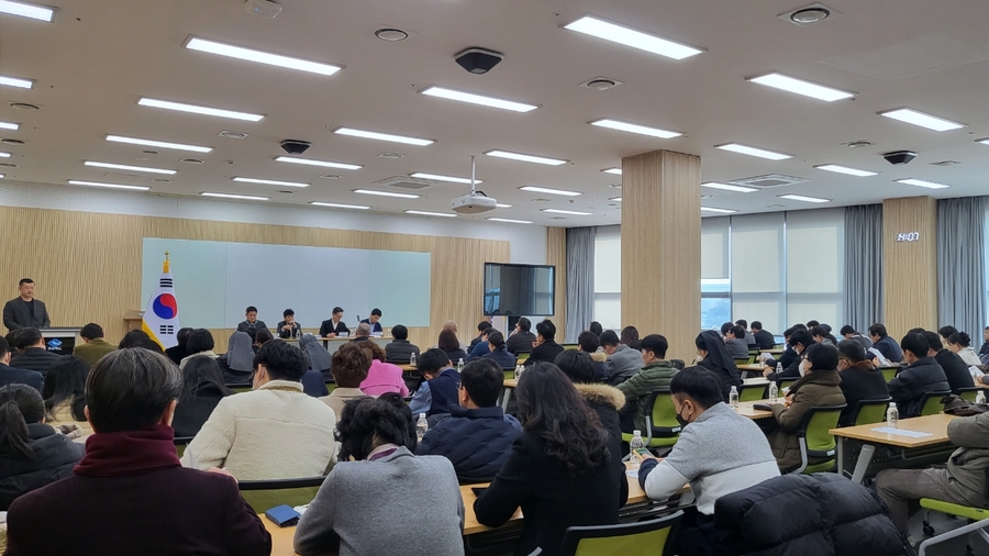 ▲ 경상북도는 22일에 경북도청에서 기업체와 노인요양시설 관계자를 대상으로 광역형 비자 시범사업 설명회를 열었다.ⓒ경북도