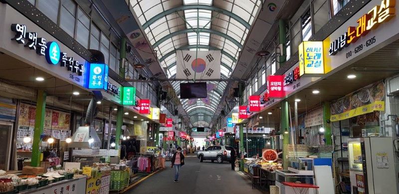 ▲ 아케이드 교체를 앞둔 천안 성정시장 모습.ⓒ천안시