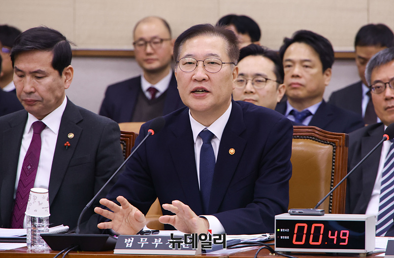 ▲ 박성재 법무부 장관이 지난해 12월 11일 오전 서울 여의도 국회에서 열린 법제사법위원회 전체회의에서 의원들의 질의에 답하고 있다. ⓒ서성진 기자