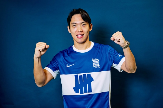 ▲ 버밍엄 시티 유니폼을 입은 이명재. 사진=버밍엄 시티 홈페이지 갈무리. ⓒbcfc.com