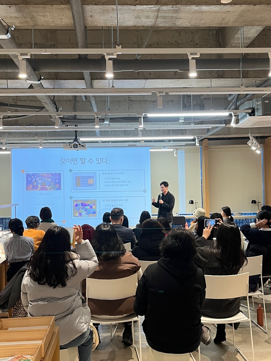 ▲ 행사에서는 브랜드빌더 이상용 대표가 ‘즐거운 브랜딩’을 주제로 강연을 펼쳤으며, 퍼스널 브랜딩부터 마케팅 전략까지 실전 경험에서 나온 핵심 노하우를 아낌없이 공유했다.ⓒ대구 커피쳇