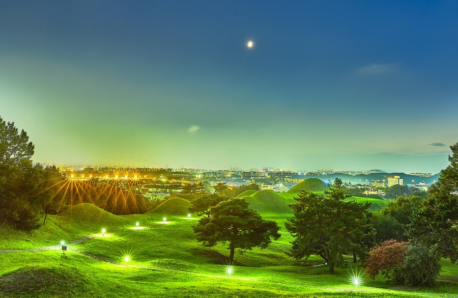 ▲ 2023년 관광사진공모전 (은상) 장철현 고분군 역사의 밤.ⓒ동구청