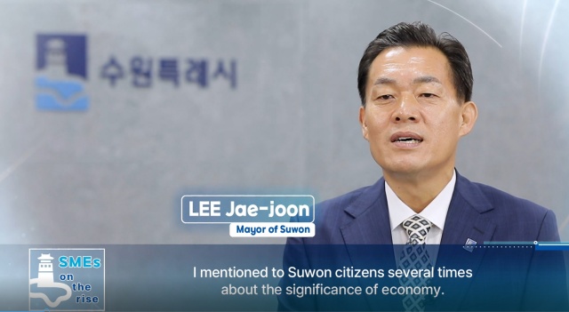 ▲ 수원시 중소기업 홍보영상에 출연한 이재준 수원시장. ⓒ수원시 제공