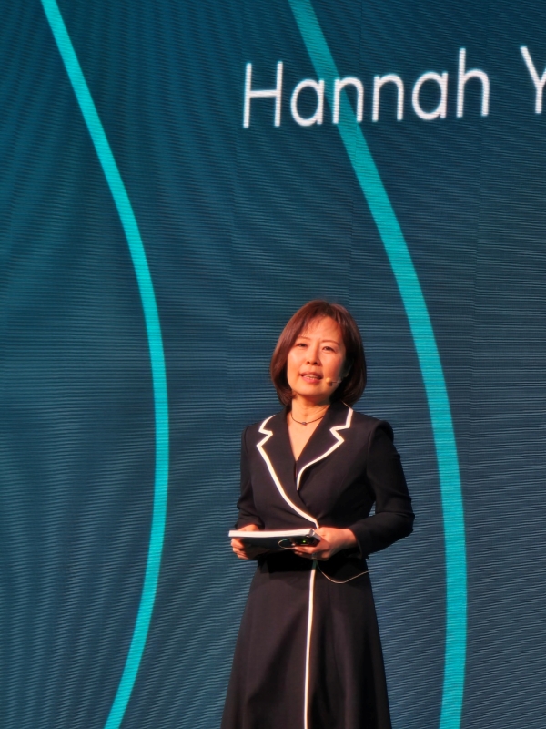 ▲ 윤희경 한국필립모리스 대표이사가 5일 서울 중구 롯데호텔 서울에서 열린 '아이코스 신제품 출시 기자간담회'에서 아이코스의 성과에 대해 밝히고 있다. ⓒ최신혜 기자