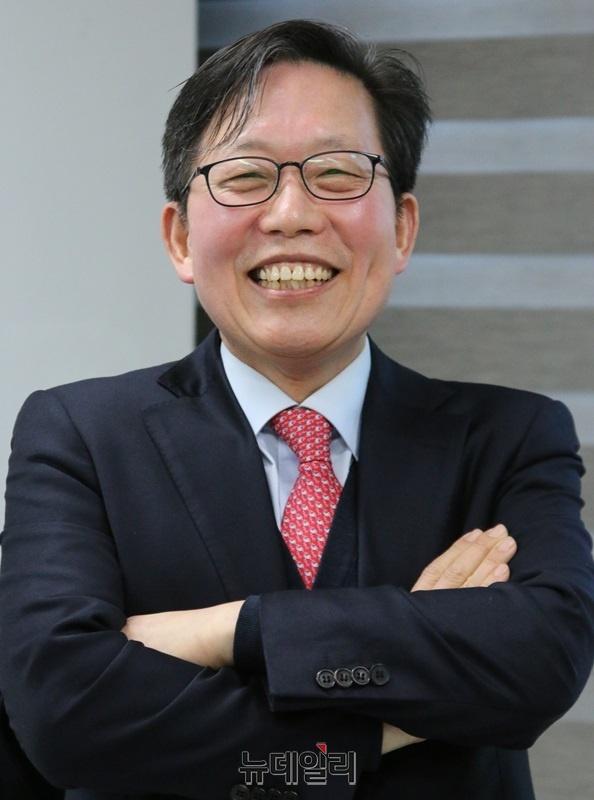 ▲ 유재수 충북대 RISE 추진단장은 “지역 대학들과 협력해 연합대학 형태로 사업을 추진하고, 특화 산업 분야에서 우수한 성과를 낼 수 있도록 하겠다”고 말했다.ⓒ이길표 기자