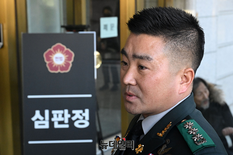 ▲ 12·3 비상계엄 사태 당시 국회에 투입됐던 707특수임무단을 이끄는 김현태 단장이 6일 오전 서울 종로구 헌법재판소에서 열린 탄핵 심판 6차 변론기일에 증인 출석하고 있다. (사진=공동취재단)