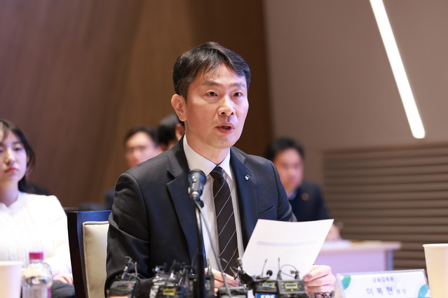 ▲ 이복현 금융감독원장이 6일 서울 여의도에서 열린 '한국 증시 활성화를 위한 열린 토론회'에 참석해 모두발언을 하고 있다. 금감원 제공