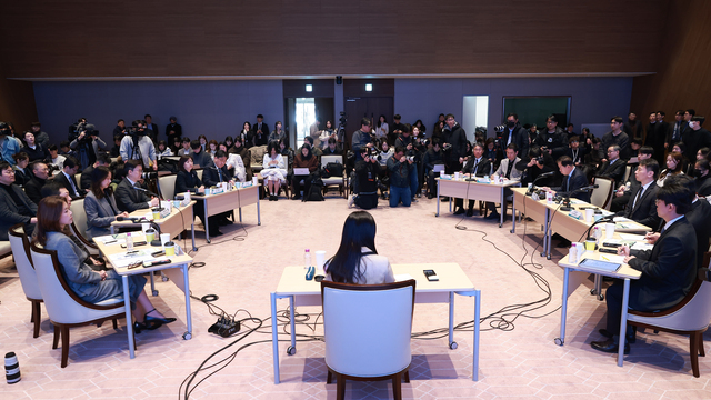 ▲ 6일 서울 여의도 한국거래소에서 열린 '한국증시 활성화를 위한 열린 토론회'에서 참석자들이 발언하고 있다. 금감원 제공