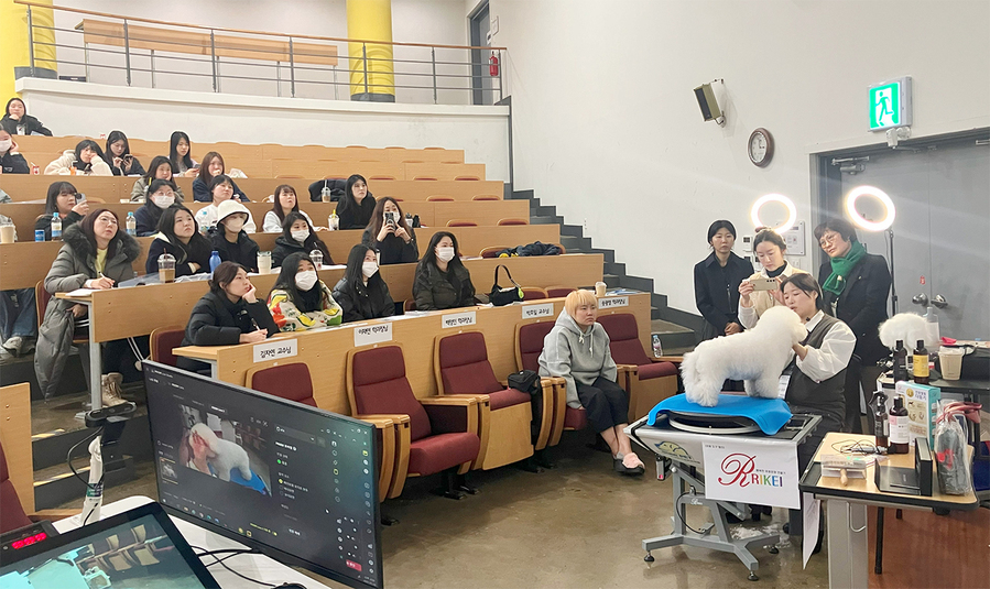▲ 대구한의대학교(총장 변창훈) 반려동물보건학과는 최근 한의학관에서 반려동물미용사로 재직하고 있는 전문가 60명이 참석한 가운데 반려동물미용 세미나를 열었다.ⓒ대구한의대