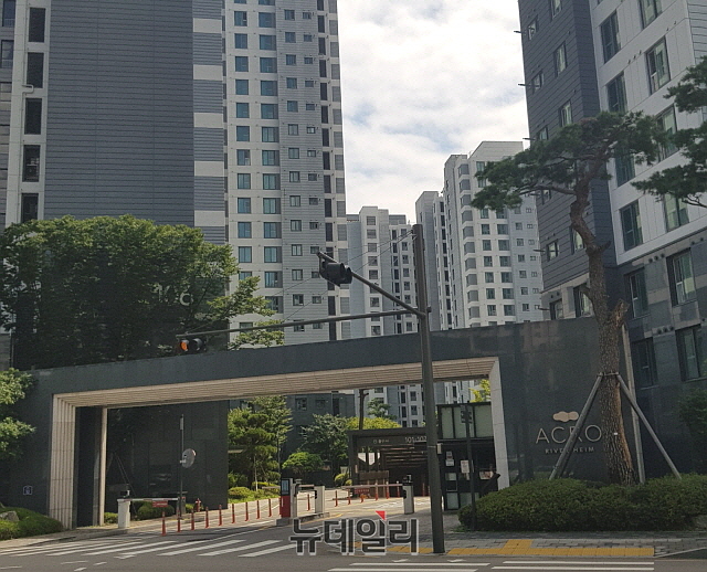 ▲ 아크로 리버하임 입구. 사진=박정환 기자