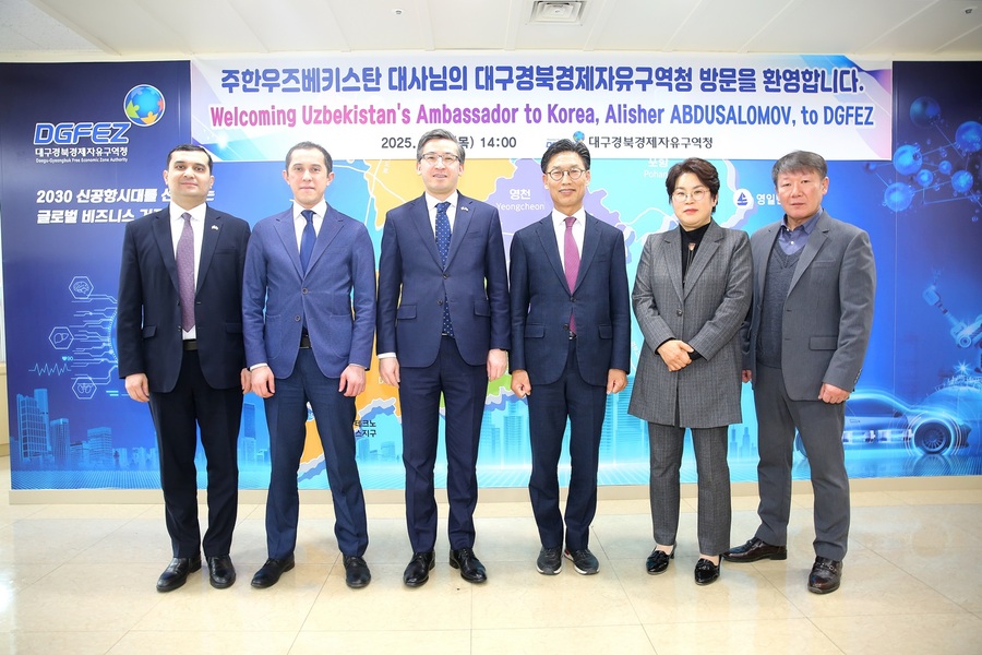 ▲ 대구경북경제자유구역청(청장 김병삼, 이하 대경경자청)은 지난 2월 6일 오후 2시 대경경자청에서 알리셰르 압두살로모프(Alisher ABDUSALOMOV) 주한 우즈베키스탄 대사를 접견하고 협력방안 등을 논의했다.ⓒ대경경자청