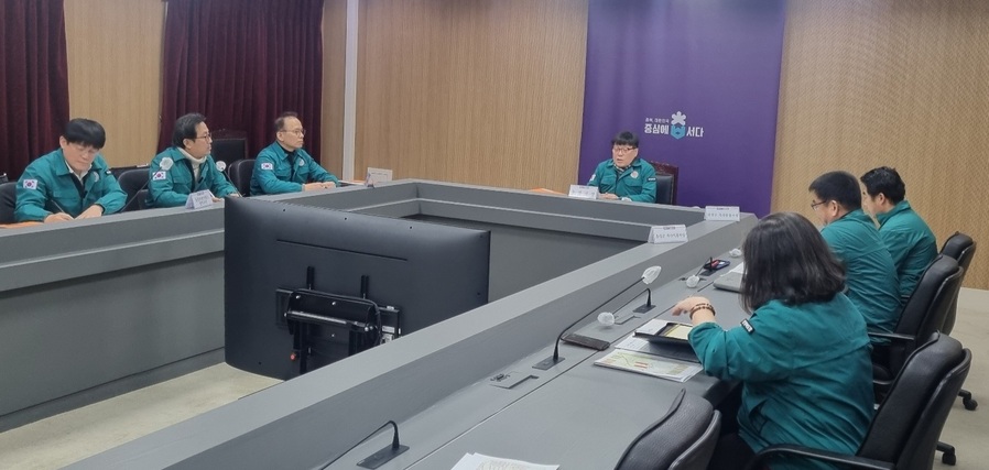 ▲ 충북도는 최근 고병원성 조류인플루엔자(AI) 추가 발생에 대응해 ‘고병원성 AI 확산방지 특별대책’을 마련하고 관계기관 회의를 열었다.ⓒ충북도