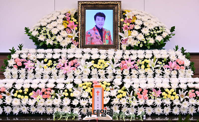 ▲ 서울대학병원 장례식장에 마련된 가수 송대관의 빈소. ⓒ사진=공동취재단