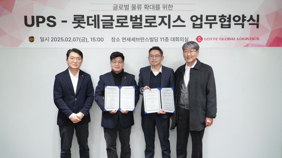 ▲ 왼쪽 두 번째부터 강병구 롯데글로벌로지스 대표, 샘 헝 UPS 대한민국·일본·타이완 담당 사장 ⓒ롯데글로벌로지스