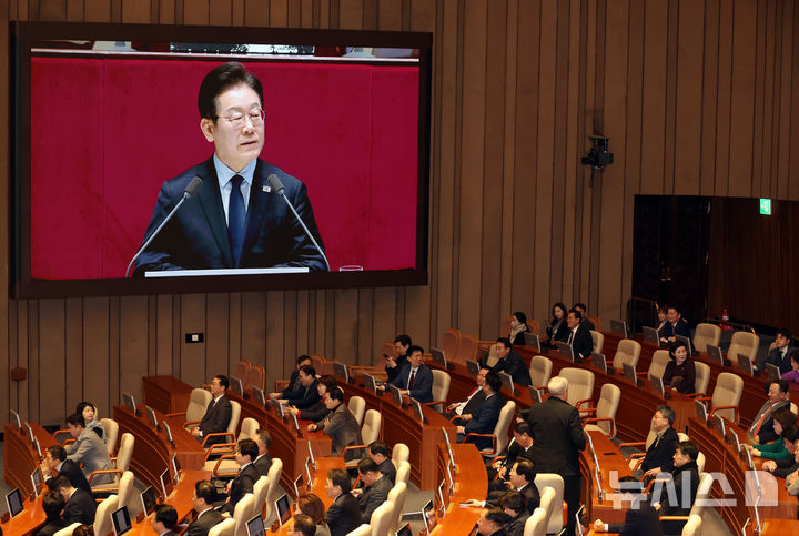 ▲ 이재명 더불어민주당 대표가 10일 서울 여의도 국회에서 열린 본회의에서 교섭단체 대표연설을 하고 있다. ⓒ뉴시스